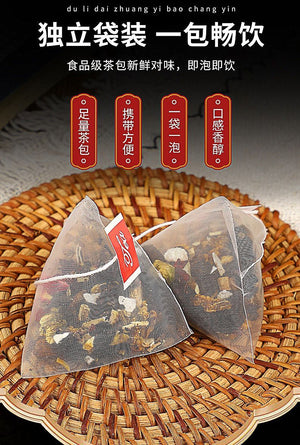 Drinking tea made by soaking dandelion, licorice, mulberry, poria cocos, chrysanthemum, orange peel, jujube and double-petaled rose in water.