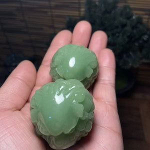 Xinjiang Hetian jade carved fortune-attracting Pixiu handball pair of cultural and artistic fitness health balls for men and women to play with hand-held pieces