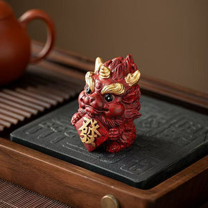 A pair of Chinese-style cute and healing fortune-telling lion dance ornaments, which are used for feng shui layout in the living room entrance and are home decoration items that can bring good luck and make you rich.