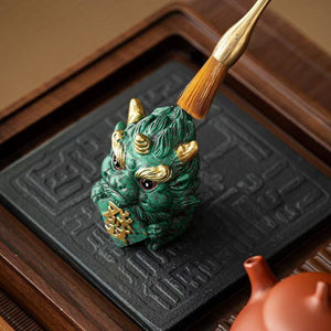 A pair of Chinese-style cute and healing fortune-telling lion dance ornaments, which are used for feng shui layout in the living room entrance and are home decoration items that can bring good luck and make you rich.