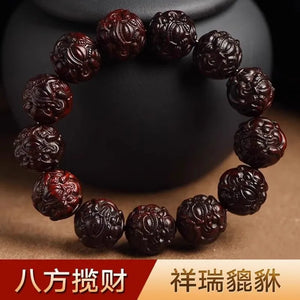 Authentic Collection of Small Leaf Red Sandalwood Pixiu Bracelets and Hand Chains, with Fortune-Telling Carvings, Suitable for Men and Women, as Cultural Playthings, Buddhist Beads, Symbols of Good Luck, Ideal for Gift-Giving and Hand-Playing Ornaments