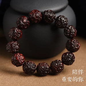 Authentic Collection of Small Leaf Red Sandalwood Pixiu Bracelets and Hand Chains, with Fortune-Telling Carvings, Suitable for Men and Women, as Cultural Playthings, Buddhist Beads, Symbols of Good Luck, Ideal for Gift-Giving and Hand-Playing Ornaments