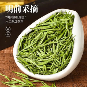 Finest-grade Que She Green Tea of 2025 New Season, Picked Before Qingming Festival, from High-altitude Mountains. It's a tea with tender buds, comes in an affordable yet high-end gift box.