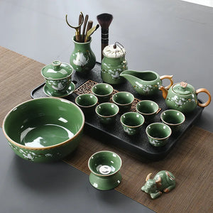 High-end Ge Kiln cracked Chinese whole tea tray kung fu tea set, household ceramic tea cups, celadon tea brewing artifact。