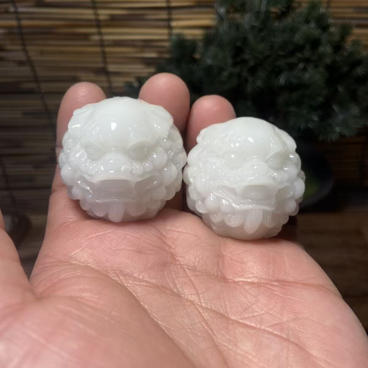 Xinjiang Hetian jade carved fortune-attracting Pixiu handball pair of cultural and artistic fitness health balls for men and women to play with hand-held pieces