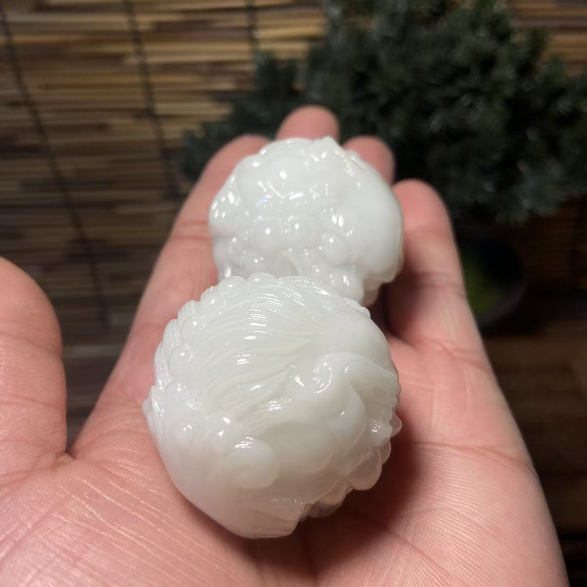 Xinjiang Hetian jade carved fortune-attracting Pixiu handball pair of cultural and artistic fitness health balls for men and women to play with hand-held pieces
