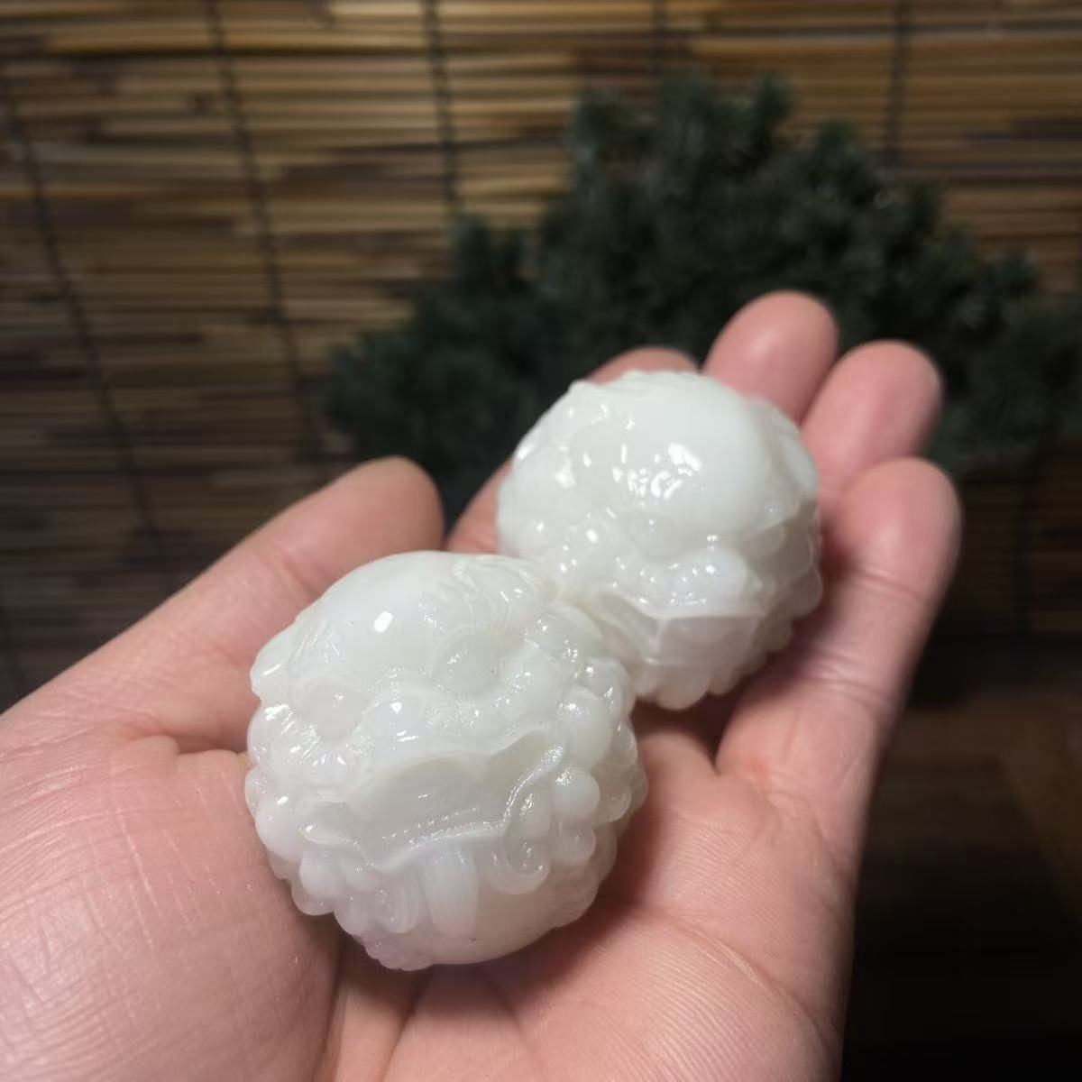 Xinjiang Hetian jade carved fortune-attracting Pixiu handball pair of cultural and artistic fitness health balls for men and women to play with hand-held pieces
