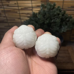Xinjiang Hetian jade carved fortune-attracting Pixiu handball pair of cultural and artistic fitness health balls for men and women to play with hand-held pieces