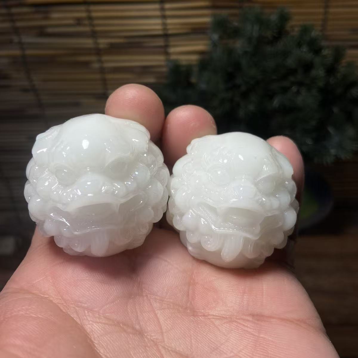 Xinjiang Hetian jade carved fortune-attracting Pixiu handball pair of cultural and artistic fitness health balls for men and women to play with hand-held pieces