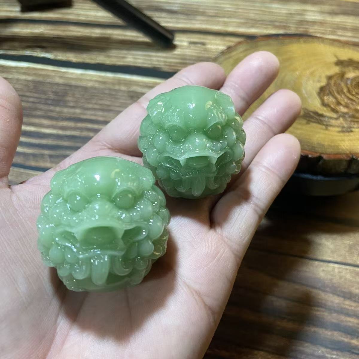 Xinjiang Hetian jade carved fortune-attracting Pixiu handball pair of cultural and artistic fitness health balls for men and women to play with hand-held pieces