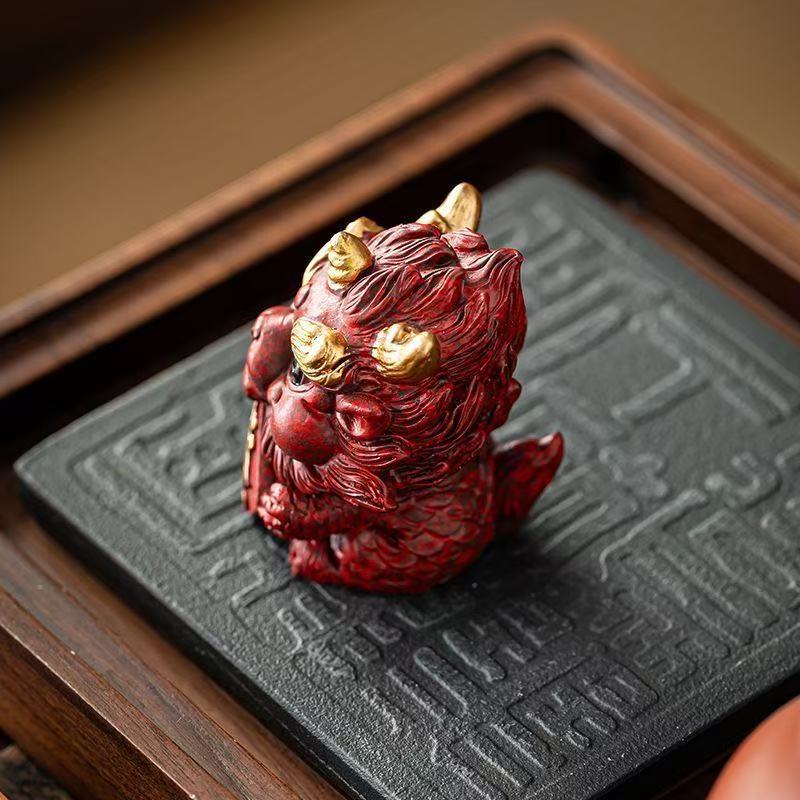 A pair of Chinese-style cute and healing fortune-telling lion dance ornaments, which are used for feng shui layout in the living room entrance and are home decoration items that can bring good luck and make you rich.