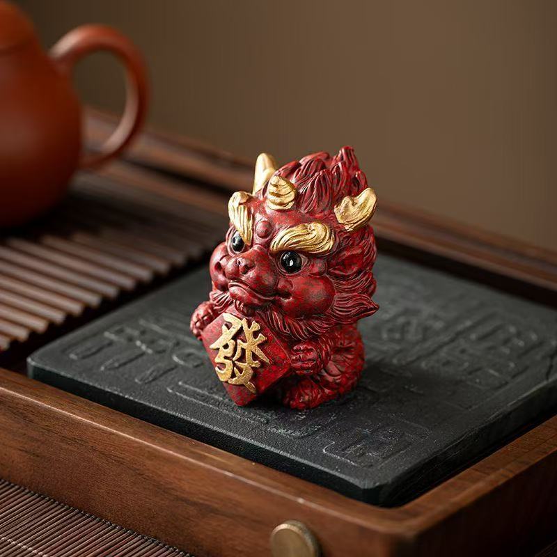 A pair of Chinese-style cute and healing fortune-telling lion dance ornaments, which are used for feng shui layout in the living room entrance and are home decoration items that can bring good luck and make you rich.