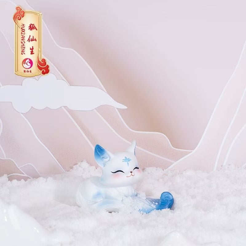 Cute Little Fox Decoration Phone Holder. It's a home decoration item with a cute style. It's a genuine new product in the Chinese style for indoor use.