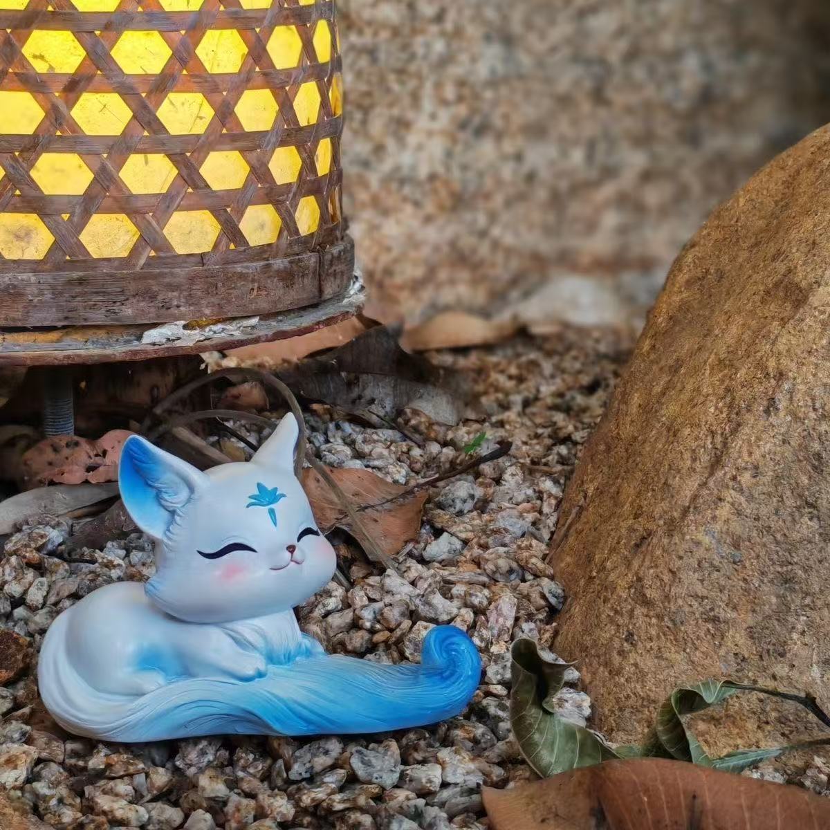 Cute Little Fox Decoration Phone Holder. It's a home decoration item with a cute style. It's a genuine new product in the Chinese style for indoor use.