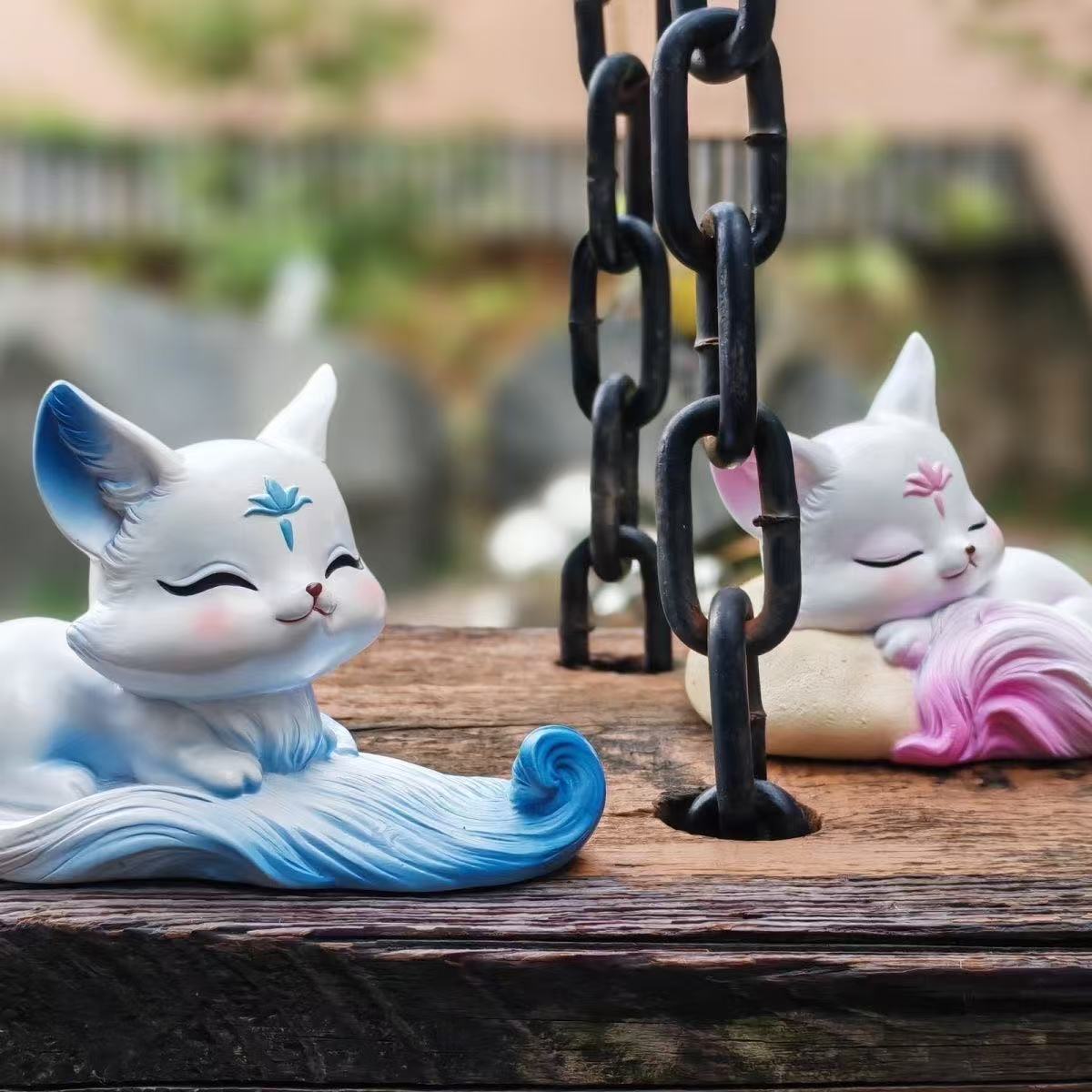 Cute Little Fox Decoration Phone Holder. It's a home decoration item with a cute style. It's a genuine new product in the Chinese style for indoor use.