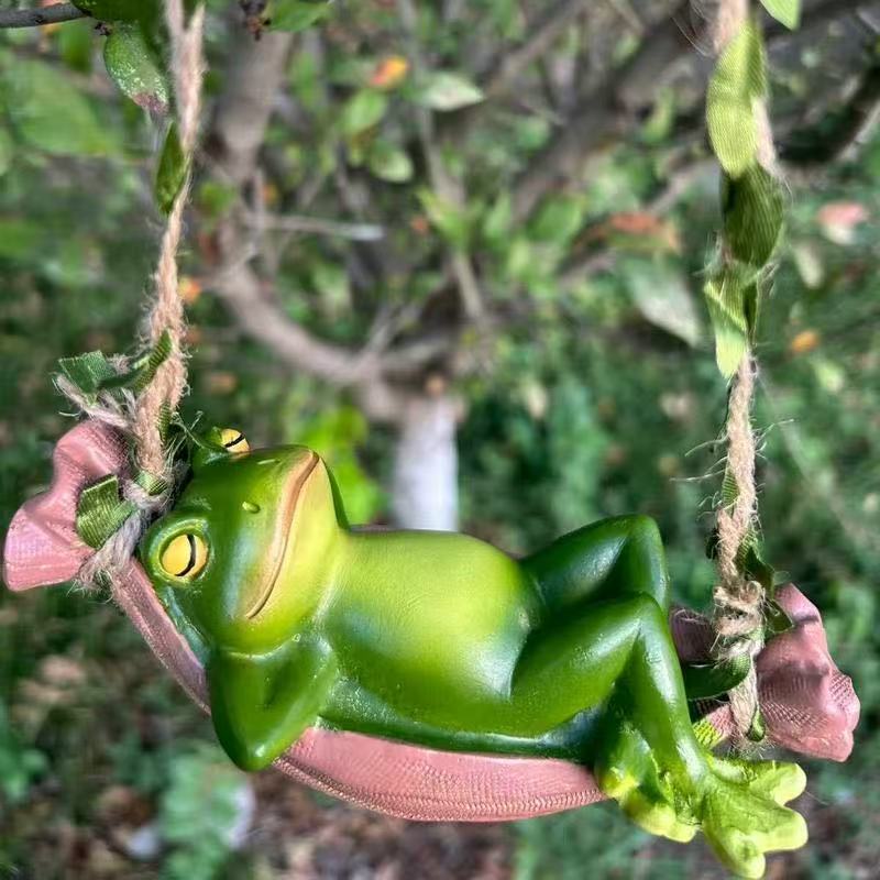 Frog swinging ornaments