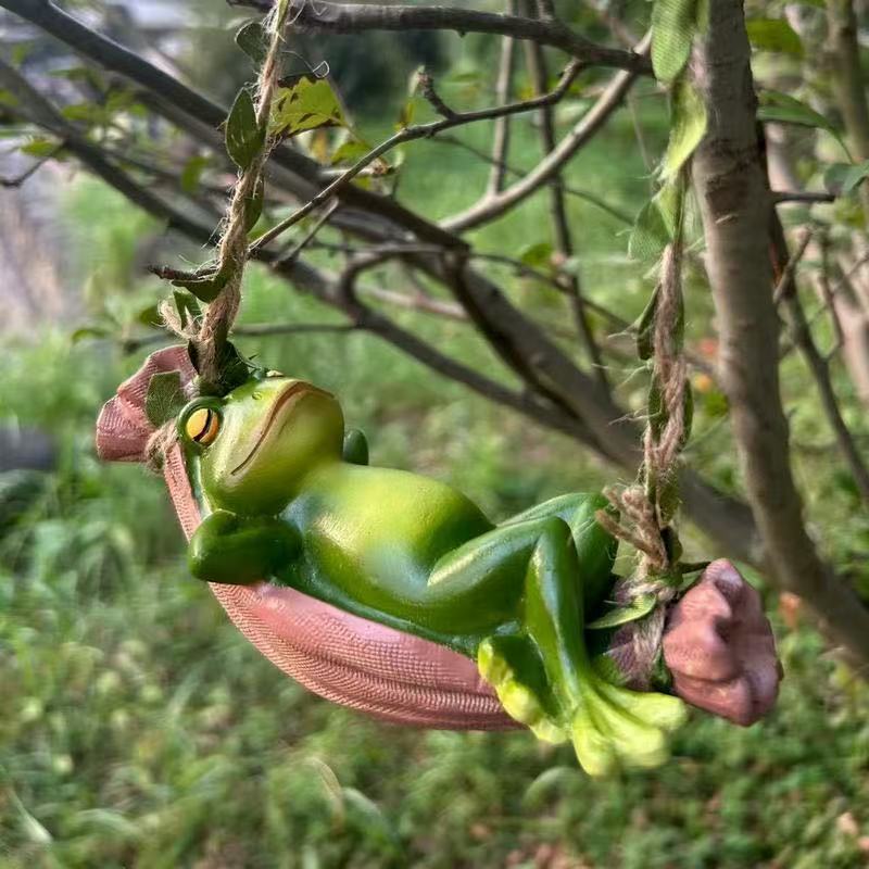 Frog swinging ornaments