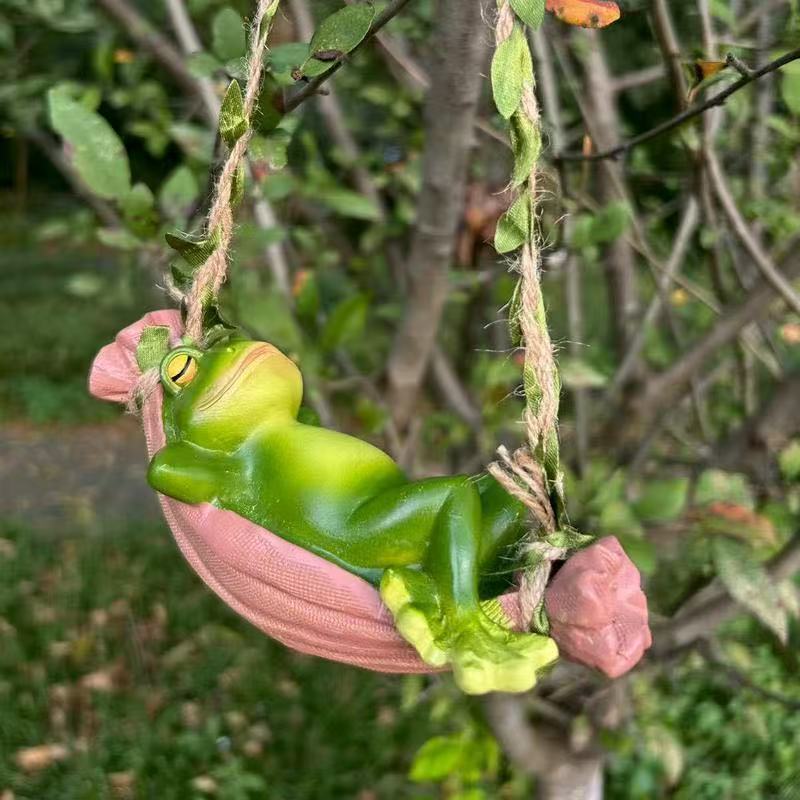 Frog swinging ornaments