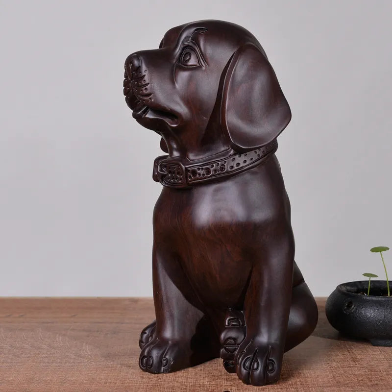 Wood-carved dog ornaments, made of solid ebony wood, the dog of the Chinese zodiac. They are cute home decoration items and handicrafts made of mahogany.