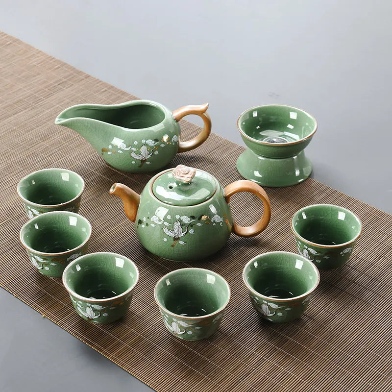 High-end Ge Kiln cracked Chinese whole tea tray kung fu tea set, household ceramic tea cups, celadon tea brewing artifact。