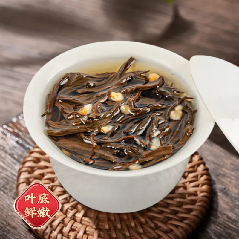 Jieying Lychee Black Tea with the Fragrance of Osmanthus and Wuyi Mountain Lapsang Souchong Black Tea in a Strong Aroma Type.