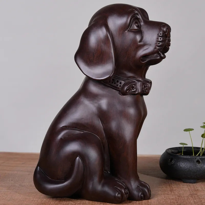 Wood-carved dog ornaments, made of solid ebony wood, the dog of the Chinese zodiac. They are cute home decoration items and handicrafts made of mahogany.