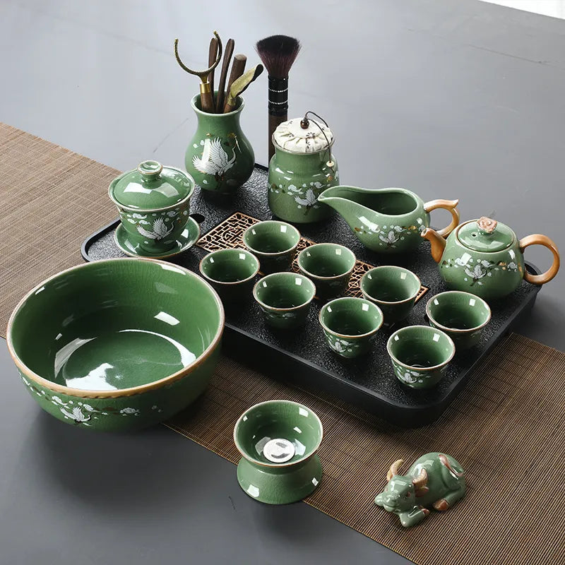High-end Ge Kiln cracked Chinese whole tea tray kung fu tea set, household ceramic tea cups, celadon tea brewing artifact。