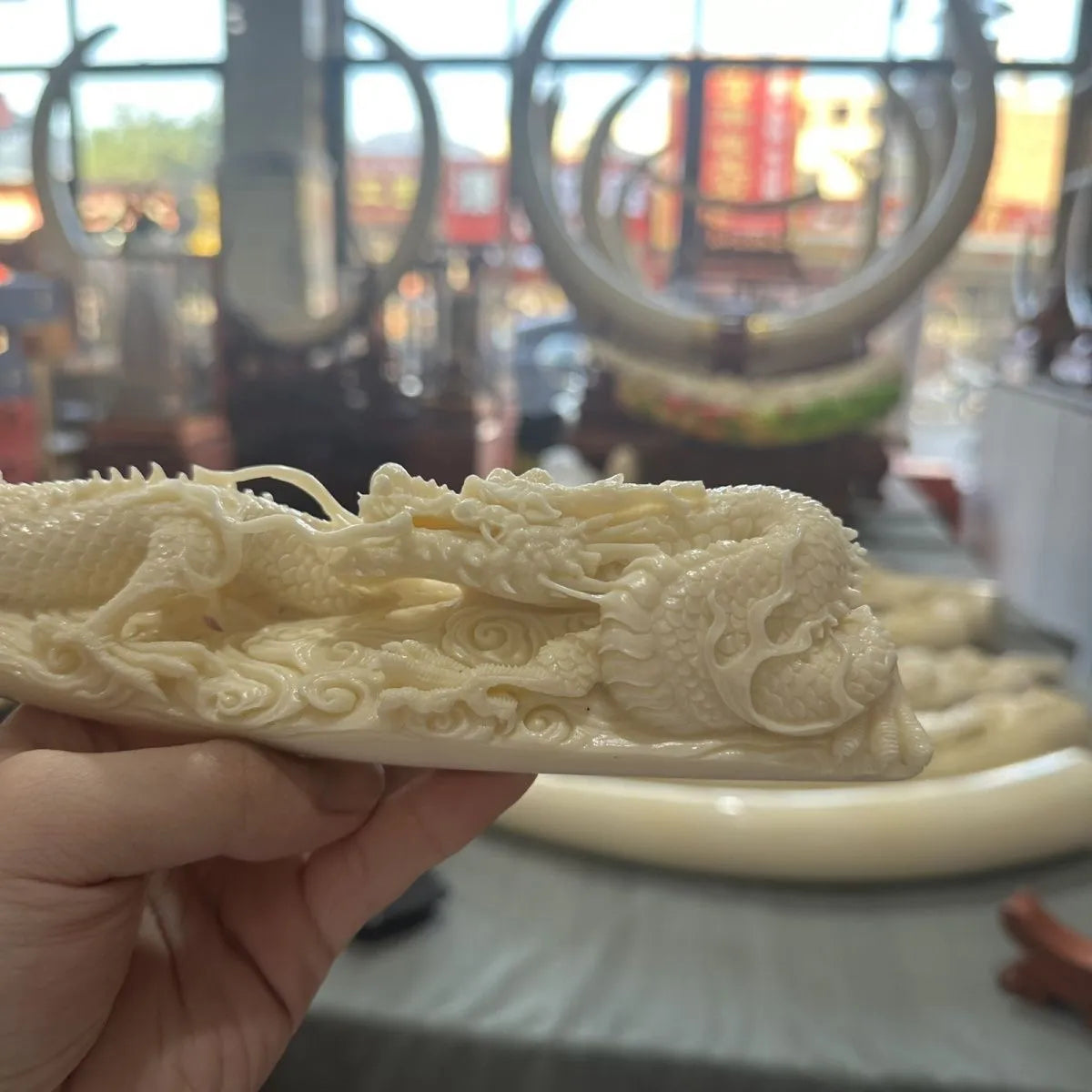 Mammoth Ivory Carved Ornaments: Decorative items suitable for the living room, bedroom, office, study, and entrance hall. They can also be placed on wine cabinets. The design features a dragon and Ruyi.